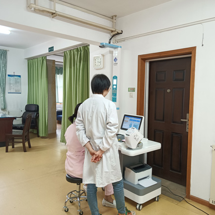 加強(qiáng)醫(yī)養(yǎng)結(jié)合，湖北武漢市茶港醫(yī)務(wù)室裝機(jī)SH-T16健康小屋一體機(jī)