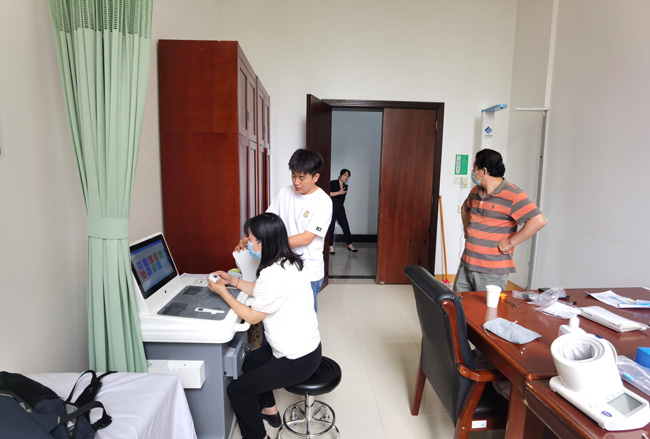 崗前健康檢查一體機(jī)