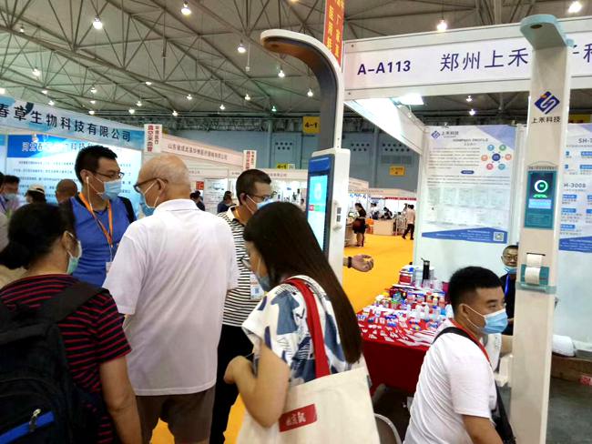 V20智能健康體檢一體機展會現(xiàn)場